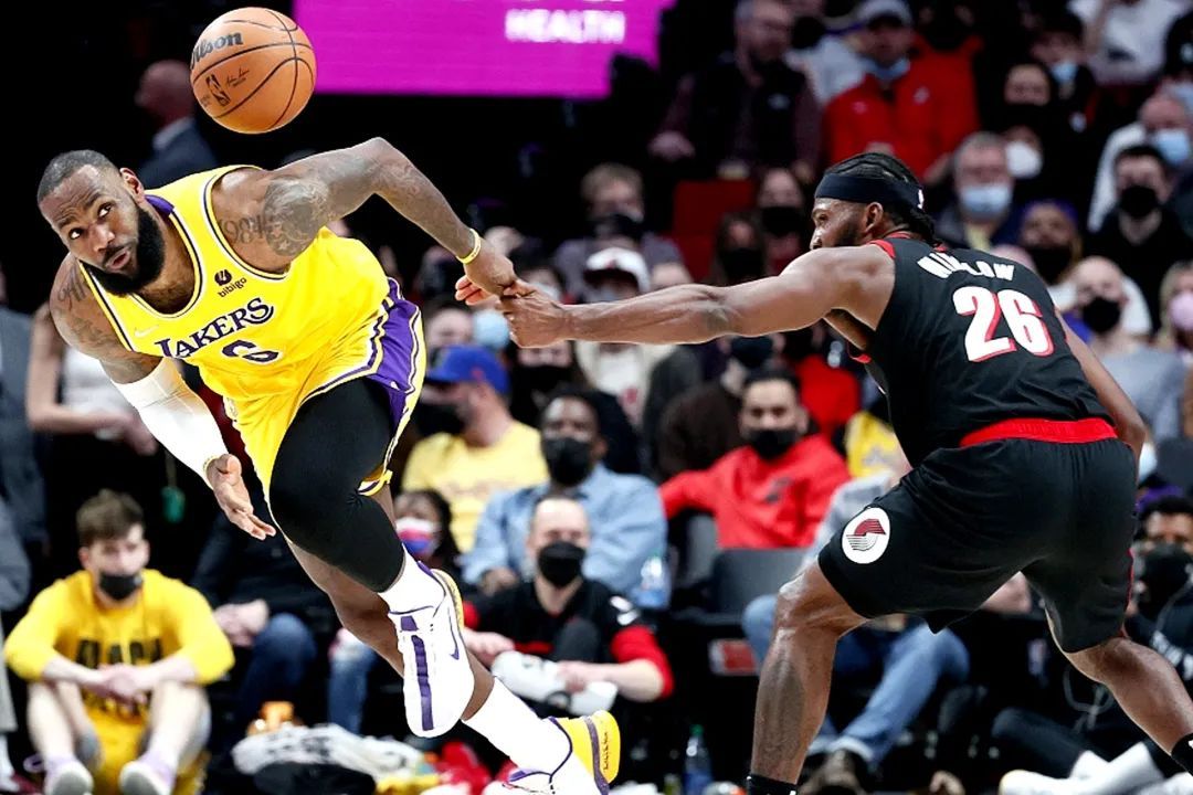 爱游戏app-波特兰开拓者发布备战花絮，关键时刻门线救险，CBA季后赛任务艰巨，细节决定成败的简单介绍