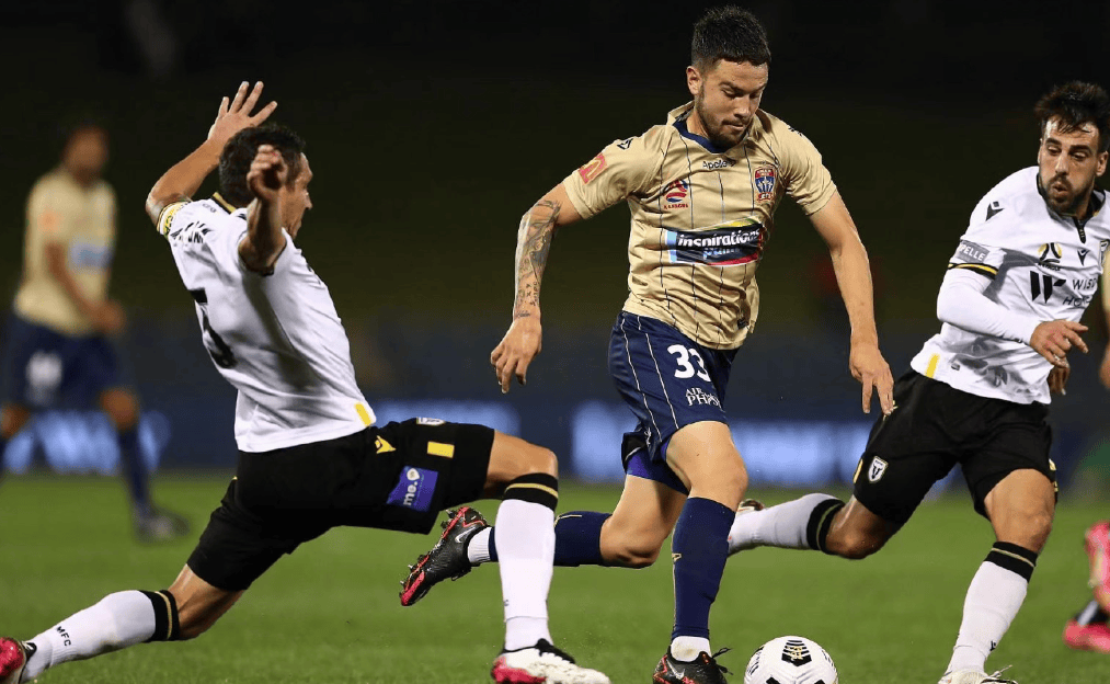 爱游戏体育-集结日体能课后,纽卡斯尔豪取连胜备战中超,球迷炸锅,临场指挥获称赞的简单介绍