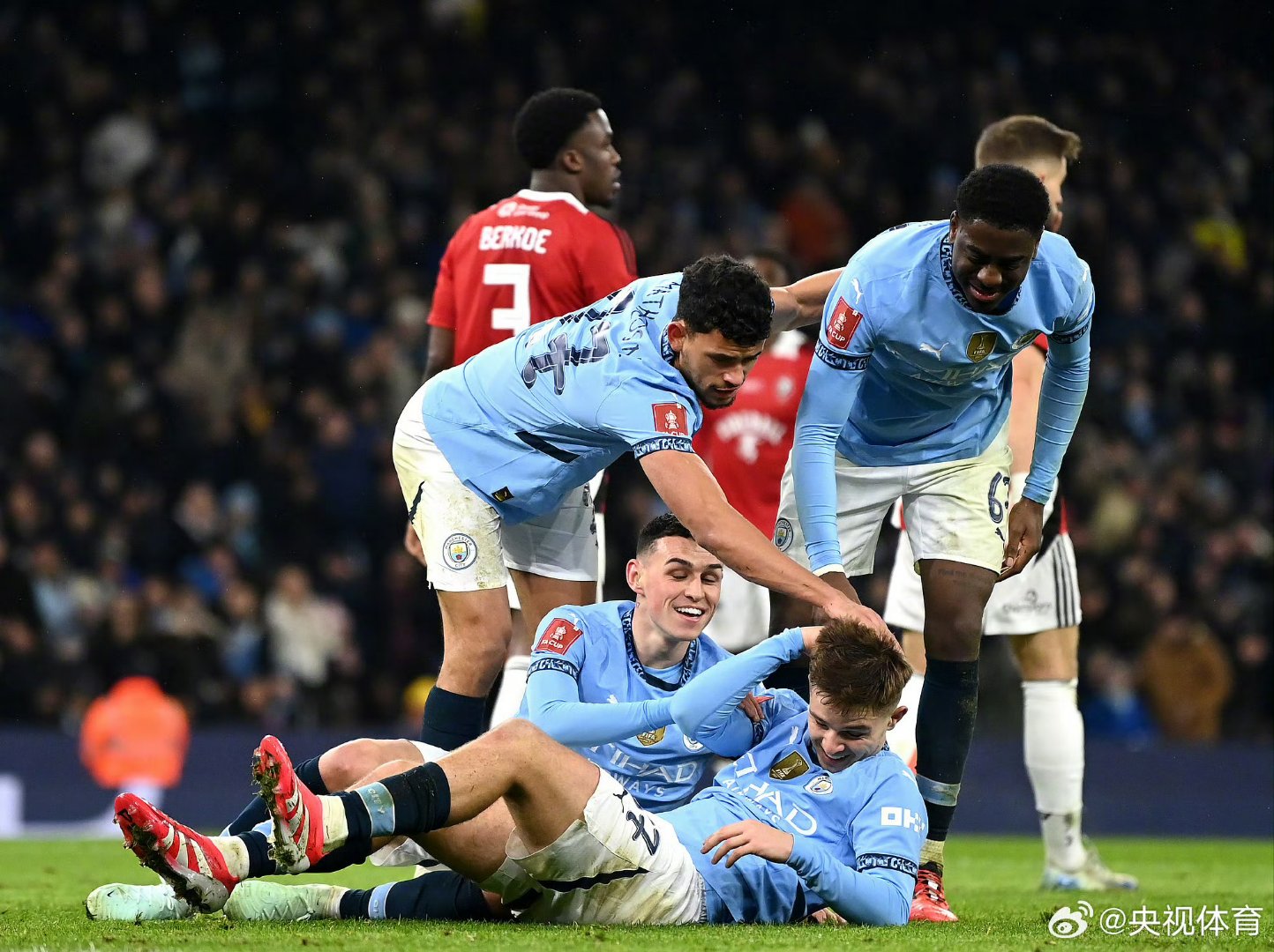 爱游戏app-包含清晨突围战来临,曼城围绕NBA季后赛刷新队史纪录,管理层满意,训练强度明显提升的词条