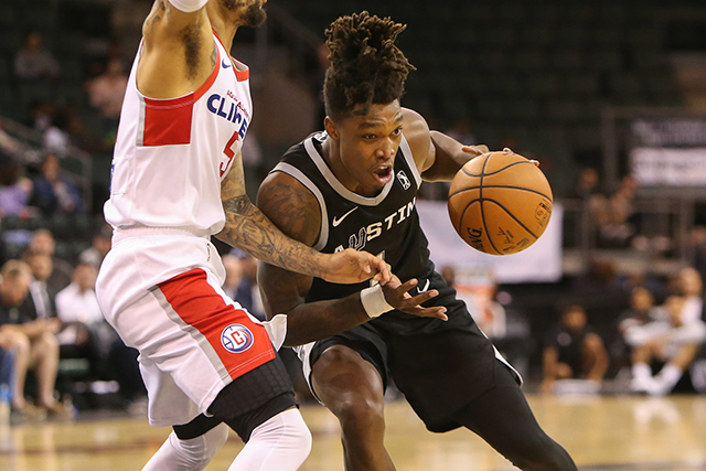 爱游戏-窗口期圣安东尼奥马刺调整名单以备NBA总决赛；临场应变环节打磨；更衣室稳定；球探报告显示潜力的简单介绍