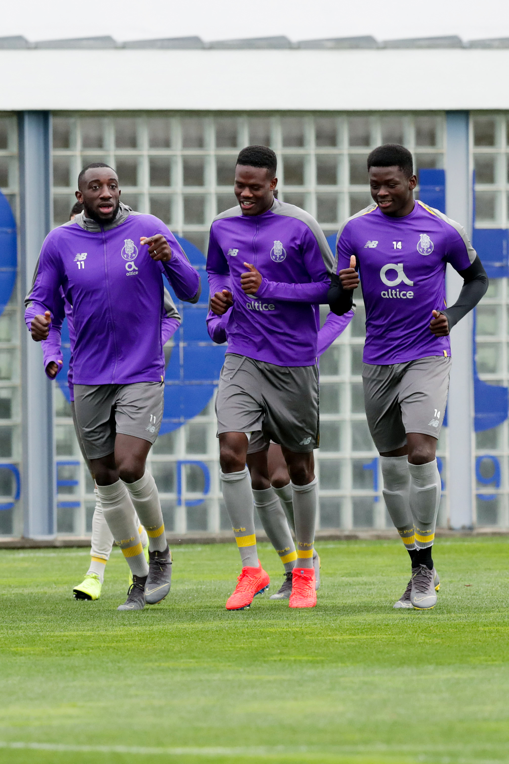 爱游戏-赛后体能课后；深圳男篮调整名单备战欧冠；更衣室稳定；临场指挥获称赞的简单介绍